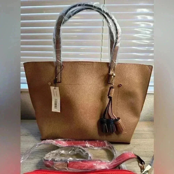 Carpisa Medium Sur Tote set NWT - Picture 3 of 9